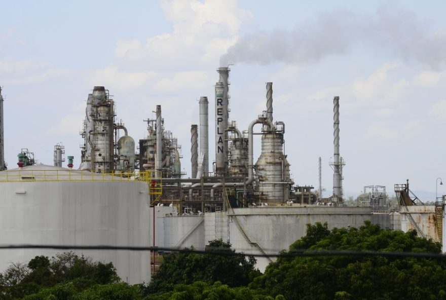 replan2C-maior-refinaria-da-petrobras2C-tem-queda-de-12C525-na-producao-de-diesel-em-2024.-entenda-os-motivos