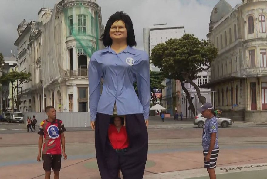 reporter-bianka-carvalho-carrega-boneca-gigante-em-desafio-emocionante-no-marco-zero-do-recife2C-arrecadando-mais-de-r24-1-milhao-para-o-crianca-esperanca reporter-bianka-carvalho-carrega-boneca-gigante-em-desafio-emocionante-no-marco-zero-do-recife2C-arrecadando-mais-de-r24-1-milhao-para-o-crianca-esperanca