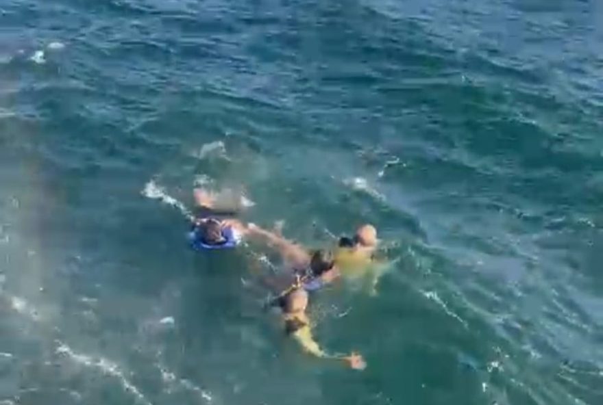 resgate-de-stand-up-paddle-no-rio-de-janeiro3A-corpo-de-bombeiros-atua-em-forte-ventania-no-leme