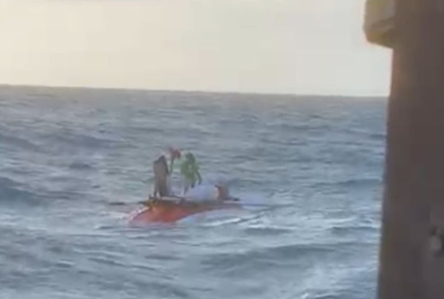 resgate-emocionante-de-pai-e-filho-a-deriva-em-jangada-no-pecem2C-fortaleza resgate-emocionante-de-pai-e-filho-a-deriva-em-jangada-no-pecem2C-fortaleza