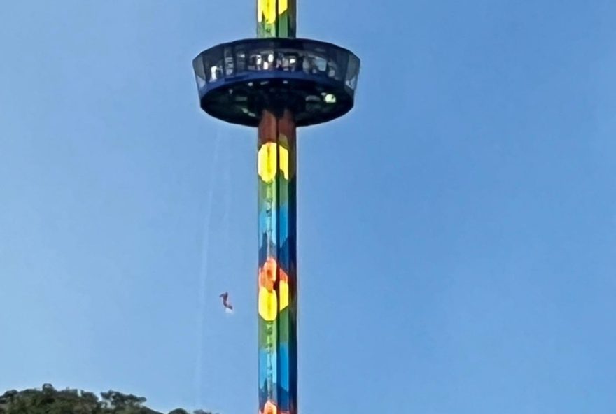 resgate-por-rapel3A-turistas-sao-retirados-de-torre-travada-de-59-metros-em-balneario-camboriu resgate-por-rapel3A-turistas-sao-retirados-de-torre-travada-de-59-metros-em-balneario-camboriu