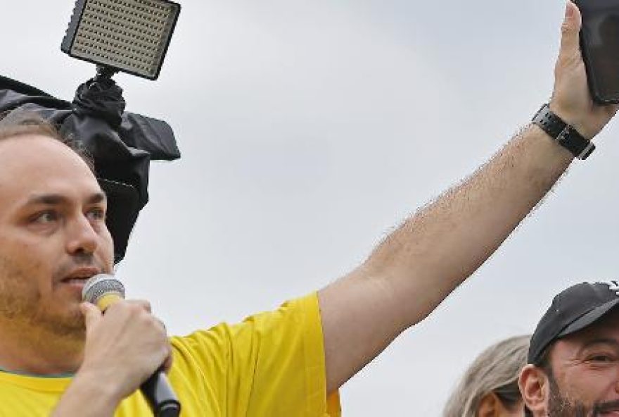 resistencia-a-chapa-em-sc-impossibilita-recuo-de-carlos-bolsonaro resistencia-a-chapa-em-sc-impossibilita-recuo-de-carlos-bolsonaro