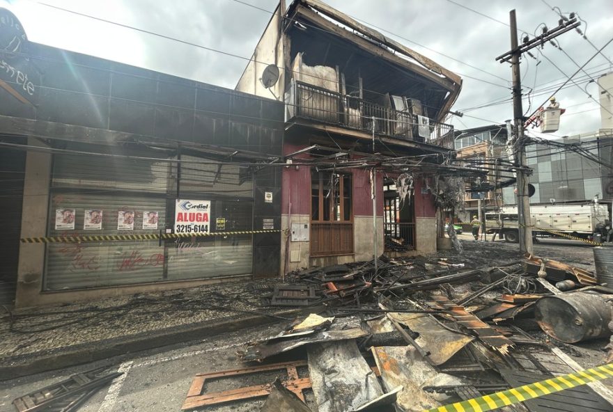 restaurante-de-juiz-de-fora-interditado-por-incendio3A-vistoria-aponta-novas-trincas