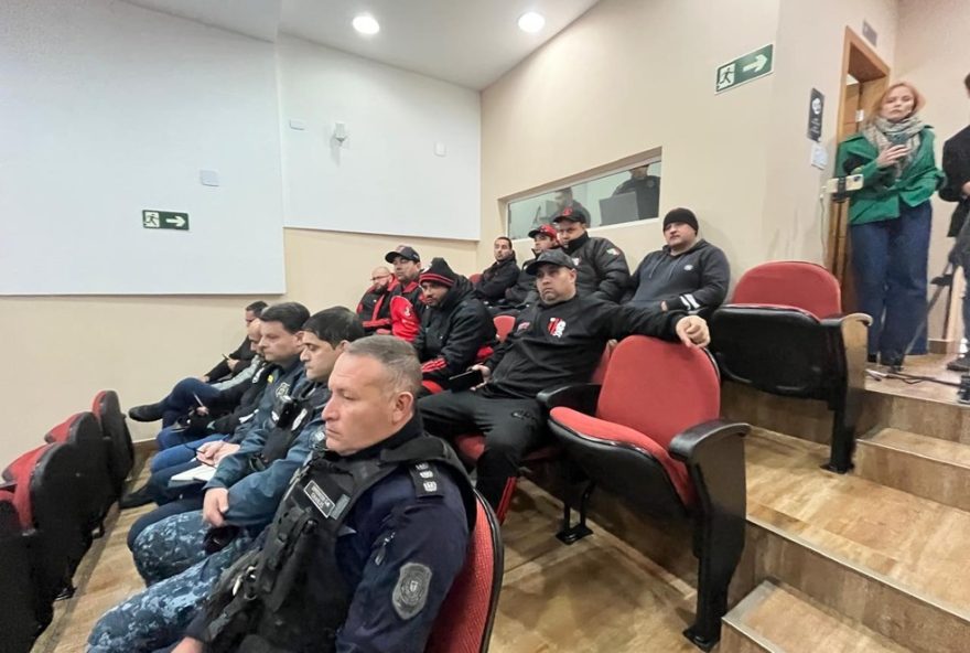 reuniao-da-policia-militar-com-torcidas-discute-seguranca-no-athletiba