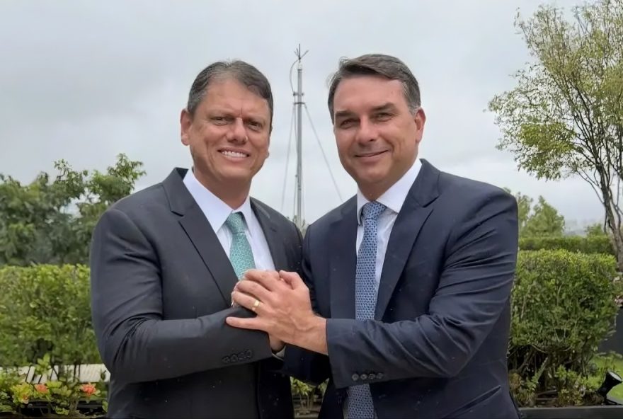 reuniao-de-flavio-bolsonaro-com-tarcisio-busca-harmonia-politica-e-estrategias-para-2026 reuniao-de-flavio-bolsonaro-com-tarcisio-busca-harmonia-politica-e-estrategias-para-2026