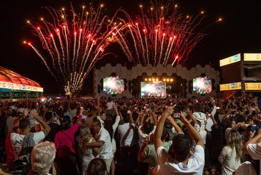 reveillon-brasilia-20253A-festas-e-fogos-reunem-multidao-na-esplanada-dos-ministerios