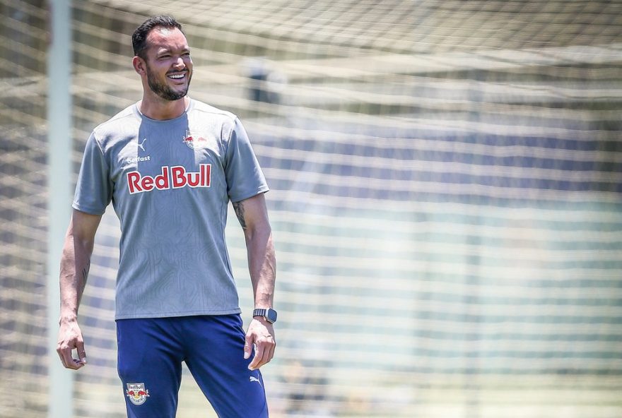 rever2C-idolo-do-atletico-mg2C-enfrenta-galo-como-auxiliar-do-bragantino-neste-domingo rever2C-idolo-do-atletico-mg2C-enfrenta-galo-como-auxiliar-do-bragantino-neste-domingo