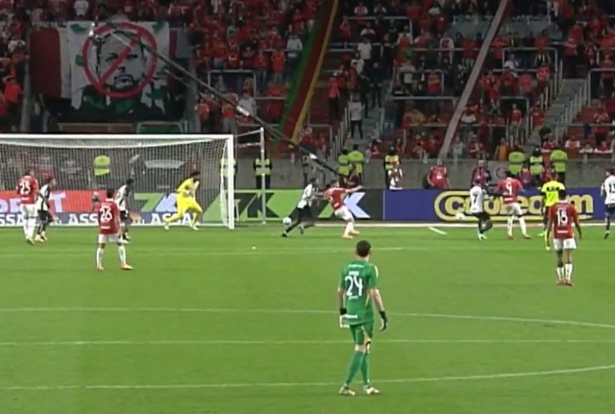 revisao-polemica-do-var-em-penalti-contra-o-corinthians3A-veja-o-video-e-a-indignacao-do-clube