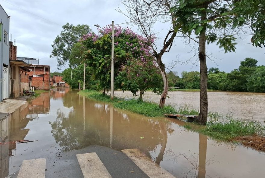 rio-capivari-transborda-em-monte-mor-com-80mm-de-chuva-em-24-horas3A-prefeitura-avalia-estragos-e-adota-medidas-emergenciais