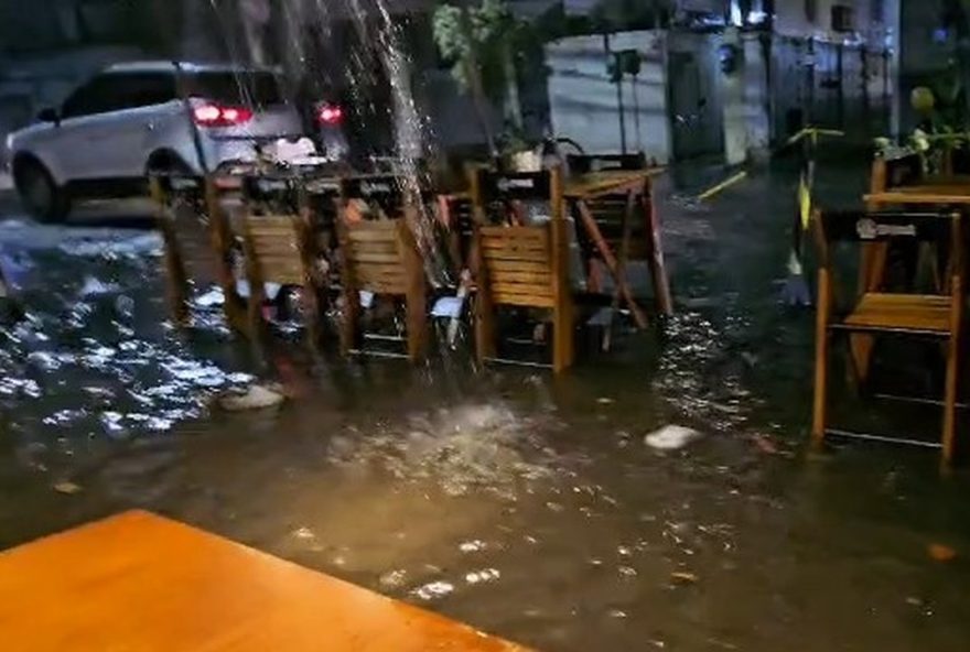 rio-de-janeiro-enfrenta-forte-chuva-e-alagamentos-prefeitura-decreta-estagio-2-de-alerta rio-de-janeiro-enfrenta-forte-chuva-e-alagamentos-prefeitura-decreta-estagio-2-de-alerta