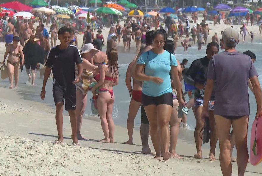 rio-de-janeiro-registra-praias-lotadas-no-natal2C-apesar-do-alerta-de-calor rio-de-janeiro-registra-praias-lotadas-no-natal2C-apesar-do-alerta-de-calor