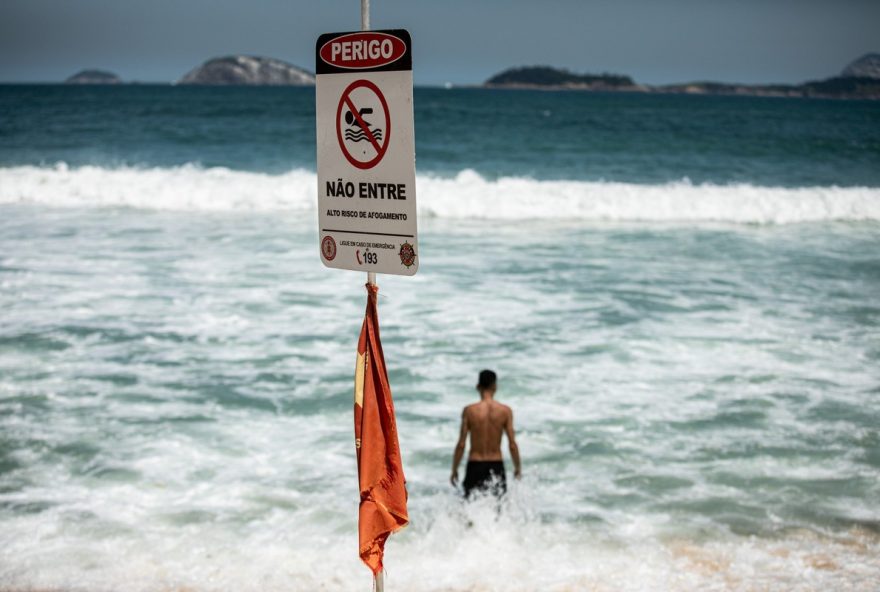 rio-de-janeiro-tem-fim-de-semana-quente-interrompido-por-ressaca-seguranca-em-destaque-apos-104-resgates-possiveis-chuvas-a-vista rio-de-janeiro-tem-fim-de-semana-quente-interrompido-por-ressaca-seguranca-em-destaque-apos-104-resgates-possiveis-chuvas-a-vista