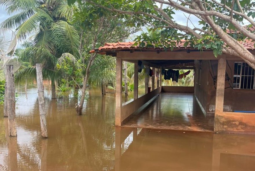 rio-mearim-transborda-e-alaga-formosa-da-serra-negra2C-deixando-familias-desabrigadas3A-prefeitura-decreta-emergencia