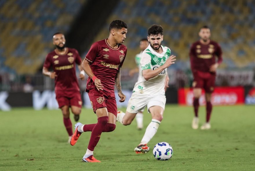 riquelme-brilha-e-tem-participacao-decisiva-em-vitoria-do-fluminense