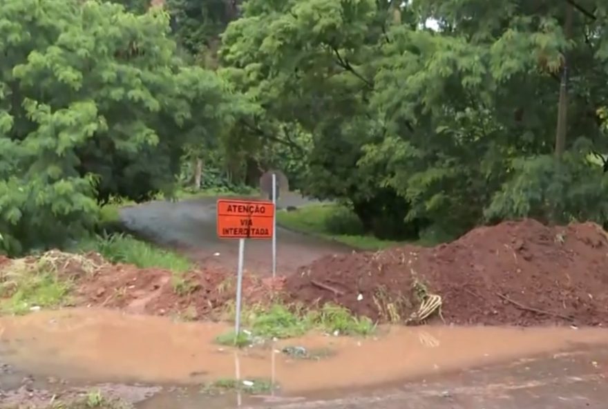 riscos-de-deslizamento-em-area-interditada-ha-2-anos-aumentam-com-as-chuvas-em-franca2C-sp3A-prefeitura-alerta