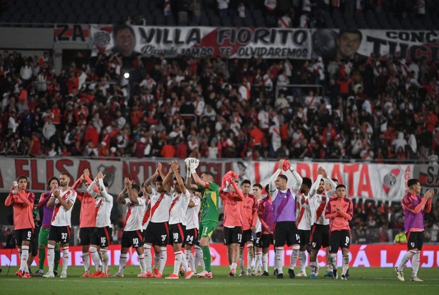 river-plate-goleia-e-garante-vaga-na-libertadores-20253A-saiba-detalhes-da-classificacao-e-possiveis-cenarios-no-campeonato-argentino