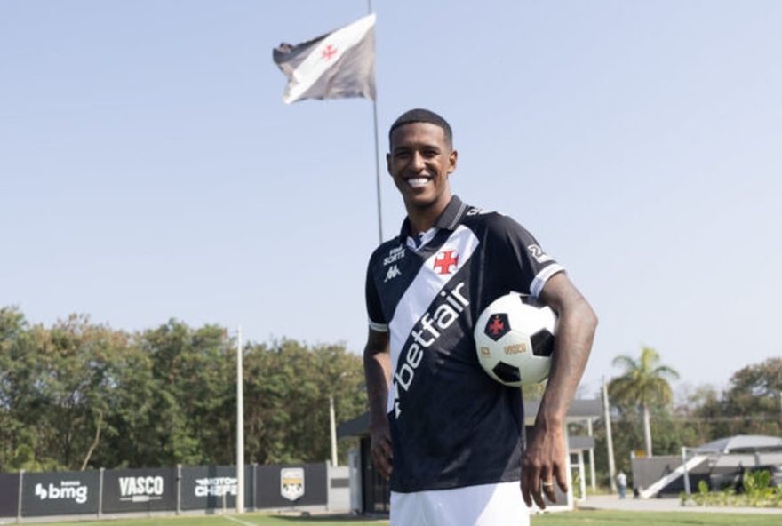 robert-renan-e-inscrito-no-bid-da-cbf-e-esta-pronto-para-estrear-pelo-vasco3A-reforco-para-o-classico-contra-o-botafogo
