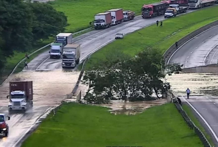 rodovia-d.-pedro-i-bloqueada-por-transbordamento-de-rio-em-campinas3A-saiba-mais