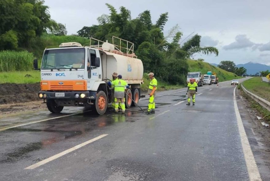 rodovia-floriano-rodrigues-pinheiro-e-liberada-apos-40-horas-de-interdicao-em-taubate rodovia-floriano-rodrigues-pinheiro-e-liberada-apos-40-horas-de-interdicao-em-taubate