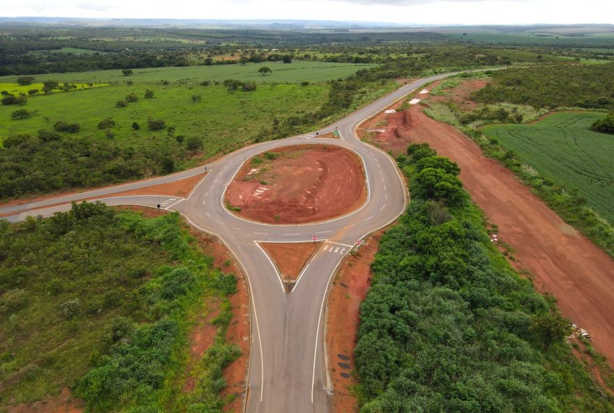 Obras de pavimentação da GO-591, em Cabeceiras, avançam para a fase final