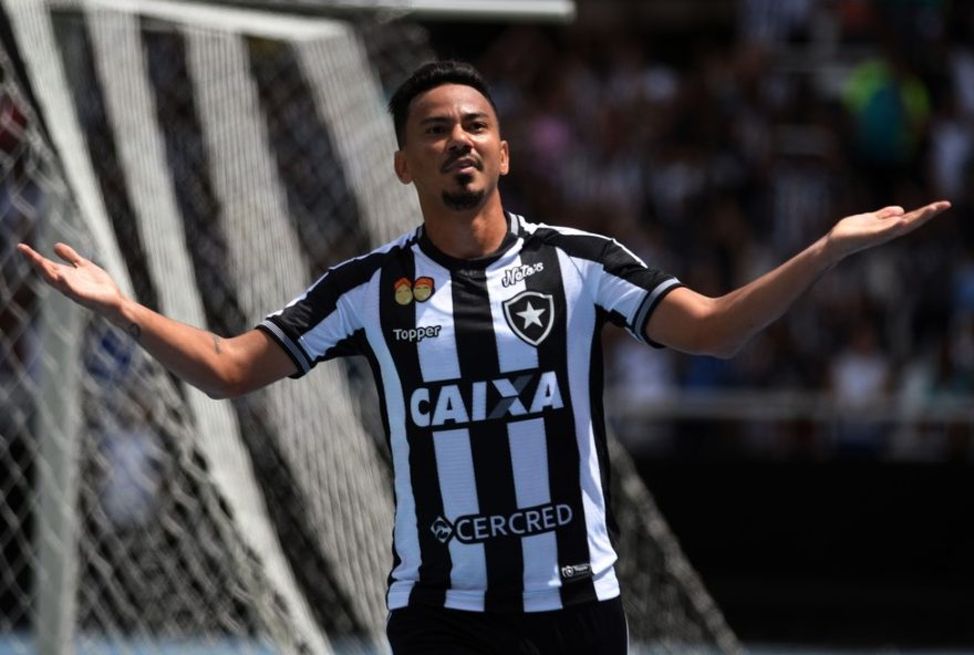 rodrigo-lindoso-exalta-reencontro-com-botafogo3A-22grande-honra22-no-madureira