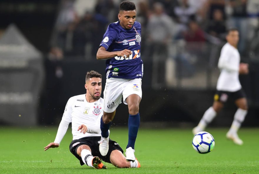 Foto: Jogador Rodrygo no clássico diante do Corinthians. / Djalma Vassão.