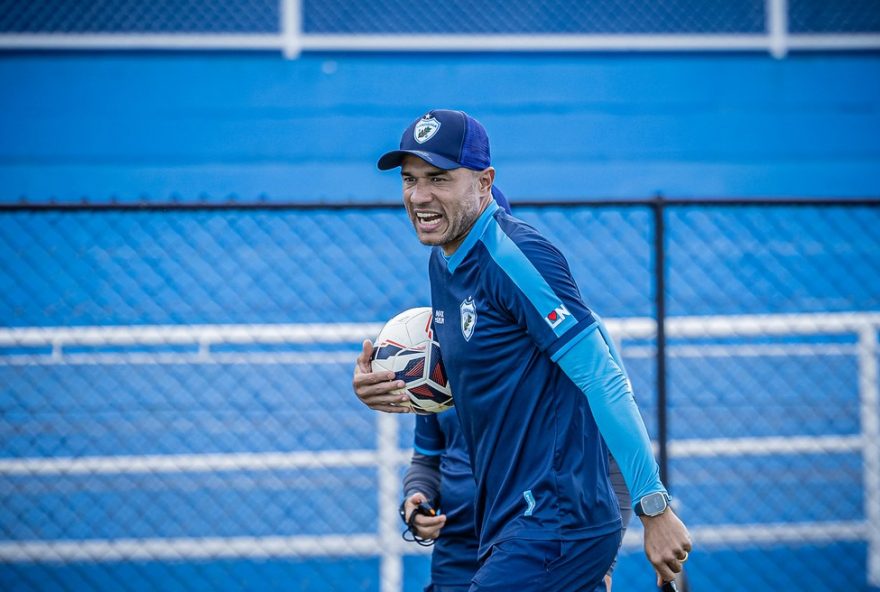 roger-silva-prepara-londrina-para-jogo-decisivo-contra-caxias-na-serie-c3A-estrategia-ofensiva2C-mudancas-na-equipe-e-busca-pela-vitoria