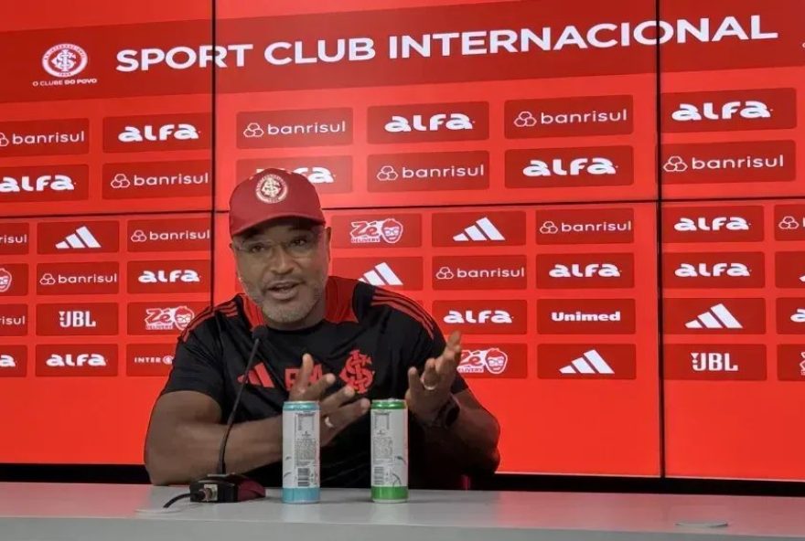 roger2C-treinador-do-internacional2C-projeta-importancia-do-classico-grenal-no-ct-parque-gigante3A-expectativas-e-estrategias