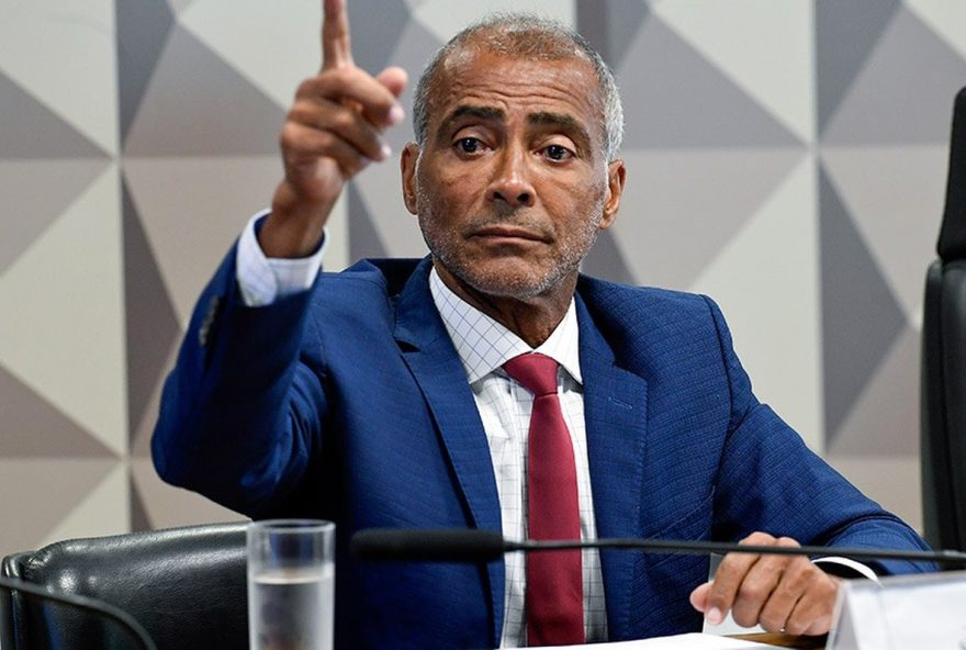 romario-ignora-ex-presidente-e-vira-alvo-de-pressao-de-aliados