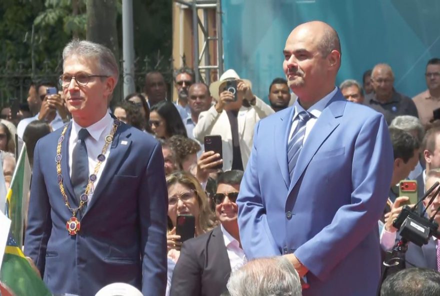 romeu-zema-renuncia-ao-governo-de-mg-e-passa-cargo-para-mateus-simoes romeu-zema-renuncia-ao-governo-de-mg-e-passa-cargo-para-mateus-simoes