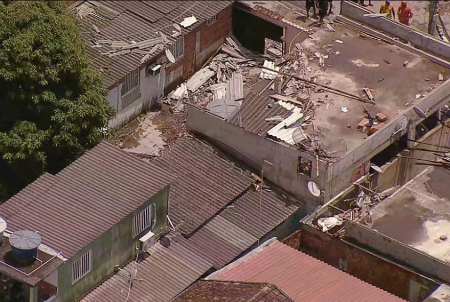 rompimento-de-tubulacao-provoca-alagamentos-e-destruicao-em-nova-iguacu2C-proximo-a-eta-guandu
