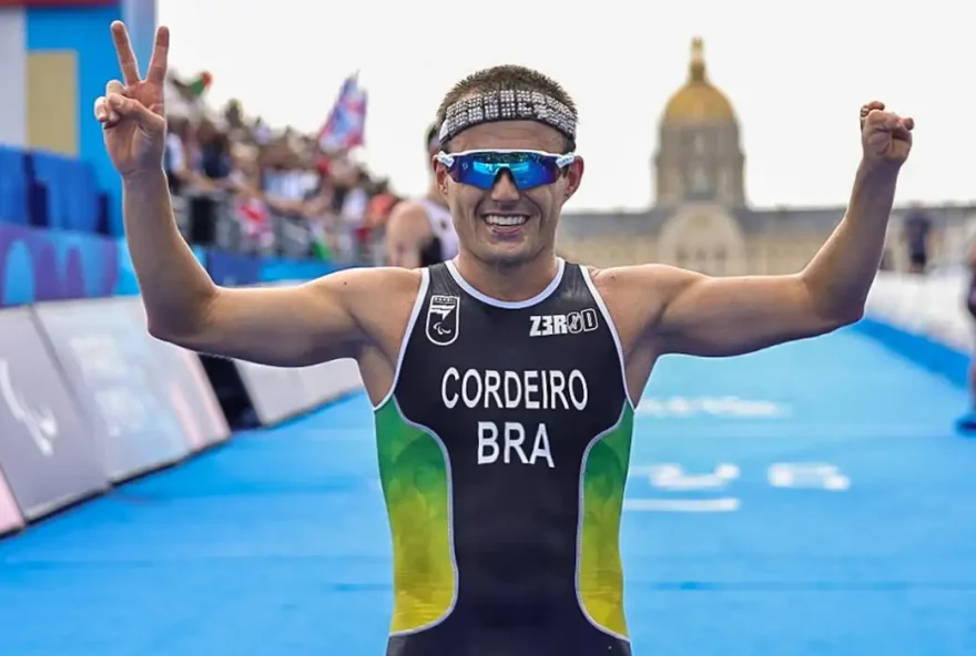 Paratriatleta,  de 27 anos, da classe PTS5 cruzou a linha de chegada em segundo lugar. (Foto: Reprodução)