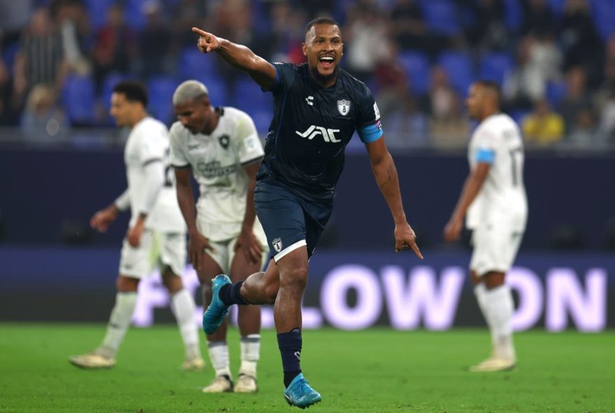 rondon-surpreende-com-escalacao-do-botafogo-em-vitoria-na-intercontinental