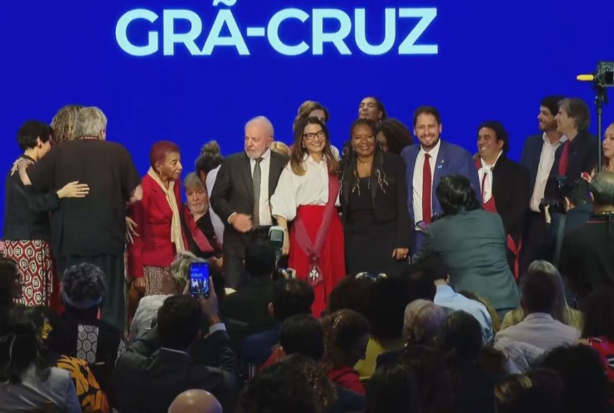 rosangela-lula-da-silva-recebe-a-ordem-do-merito-cultural-em-cerimonia-com-presidente