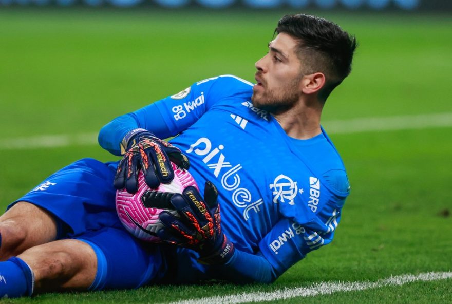 rossi2C-goleiro-do-flamengo2C-elogia-regra-dos-8-segundos-e-celebra-confianca-da-torcida