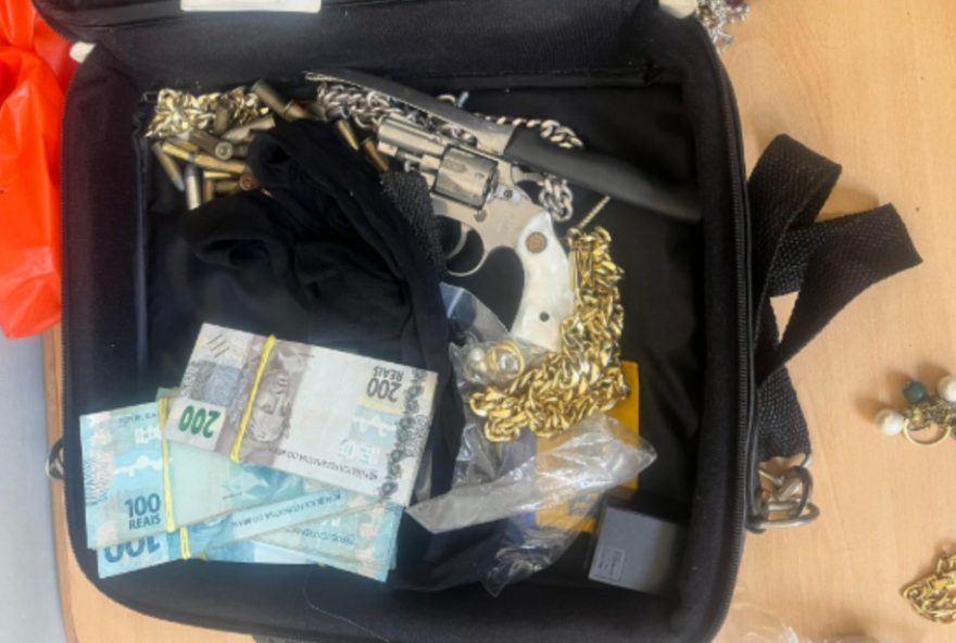 roubo-milionario-em-ribeirao-preto3A-ladroes-levam-r24-4-milhoes-em-joias-e-us24-100-mil-com-ajuda-de-faxineira-da-vitima roubo-milionario-em-ribeirao-preto3A-ladroes-levam-r24-4-milhoes-em-joias-e-us24-100-mil-com-ajuda-de-faxineira-da-vitima