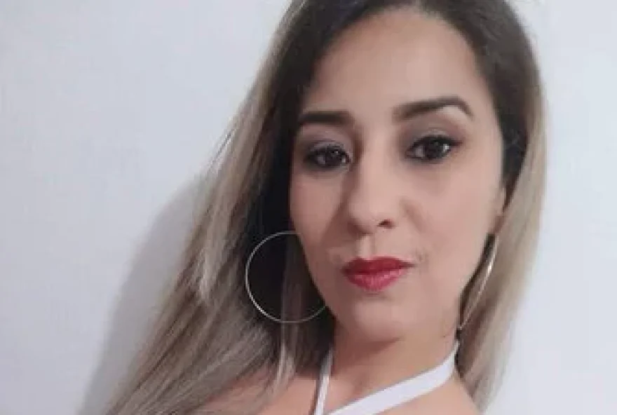 Elisângela não resistiu aos ferimentos, e morreu ainda no local. Ela deixa um filho de 13 anos de idade.(Reprodução/Facebook)