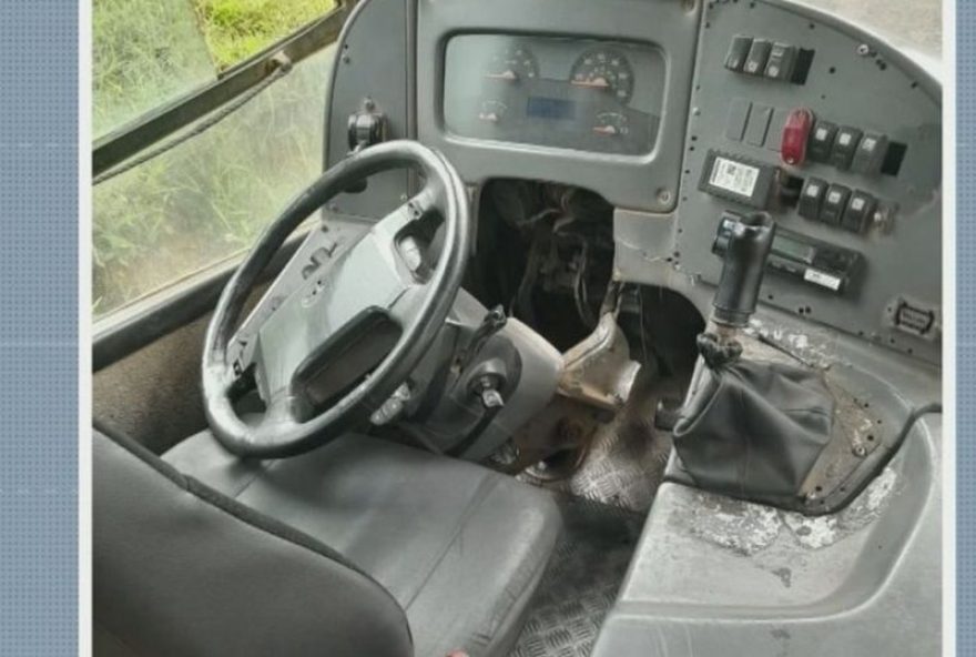 ruas-com-buracos-e-lama-dificultam-passagem-de-motoristas-em-campinas3A-veja ruas-com-buracos-e-lama-dificultam-passagem-de-motoristas-em-campinas3A-veja