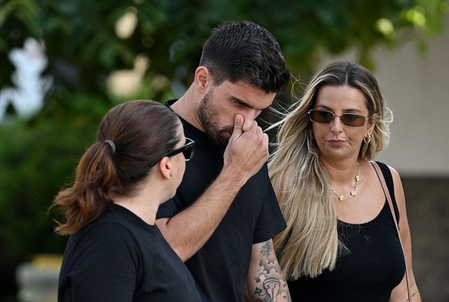 ruben-neves-comparece-ao-enterro-de-diogo-jota-apos-eliminacao-do-al-hilal-no-mundial-de-clubes2C-emocionando-fas-e-colegas-de-equipe