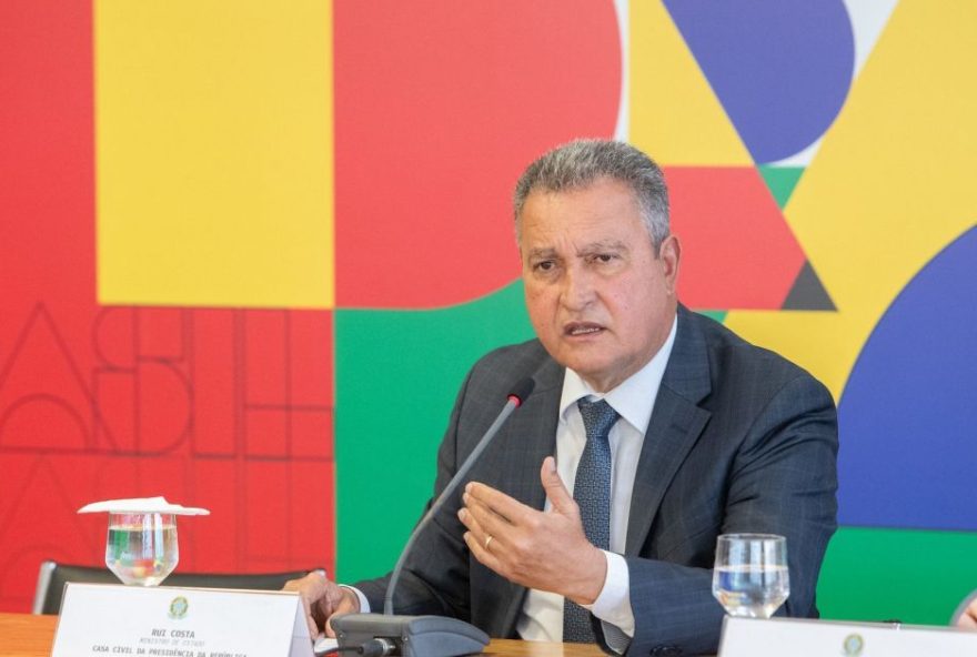 rui-costa-coloca-nome-a-disposicao-para-o-senado-e-embola-disputa-na-bahia