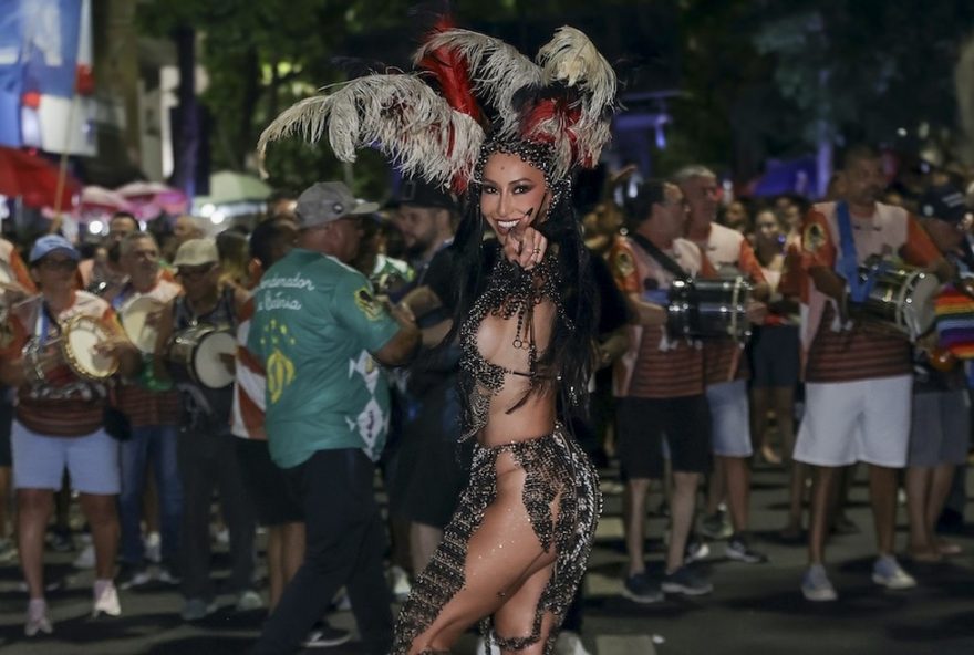 sabrina-sato-brilha-no-ensaio-de-rua-da-vila-isabel-com-enredo-emocionante-sobre-heitor-dos-prazeres-carnaval-2026 sabrina-sato-brilha-no-ensaio-de-rua-da-vila-isabel-com-enredo-emocionante-sobre-heitor-dos-prazeres-carnaval-2026