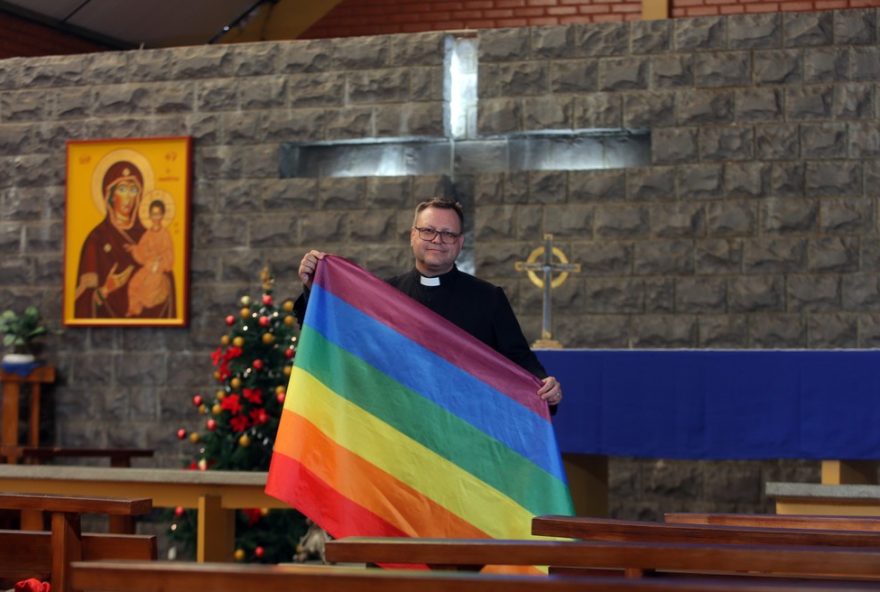 sacerdote-gay-ordenado-em-caxias-do-sul-fala-sobre-compaixao-e-liberdade-na-igreja