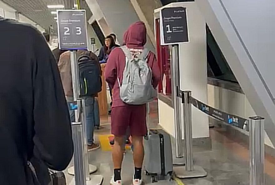 samuel-xavier-retorna-ao-rio-para-avaliacao-medica-no-fluminense3A-lesao-na-coxa-preocupa-equipe