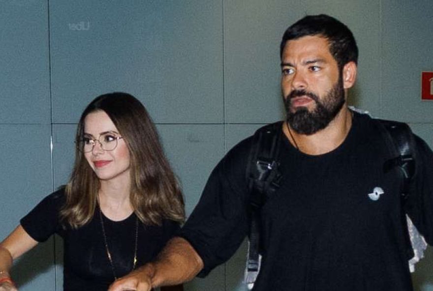 sandy-e-pedro-andrade3A-casal-apaixonado-faz-rara-aparicao-publica-no-aeroporto sandy-e-pedro-andrade3A-casal-apaixonado-faz-rara-aparicao-publica-no-aeroporto