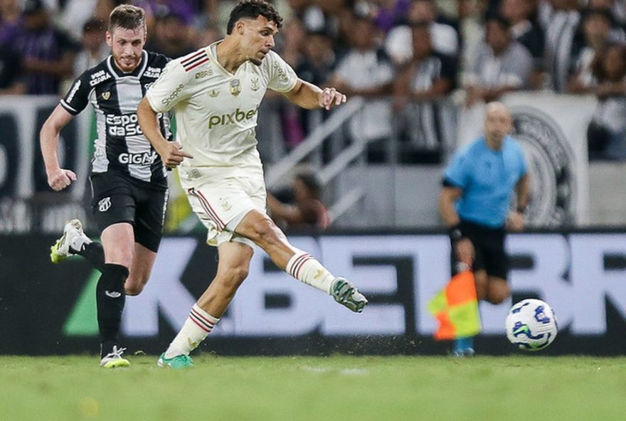 santos-busca-contratacao-de-victor-hugo-do-flamengo-em-meio-a-dificuldades-de-negociacao