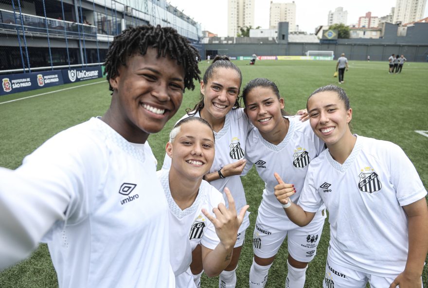 santos-goleia-vila-nova-e-assume-a-lideranca-do-grupo-e-da-copinha-feminina santos-goleia-vila-nova-e-assume-a-lideranca-do-grupo-e-da-copinha-feminina