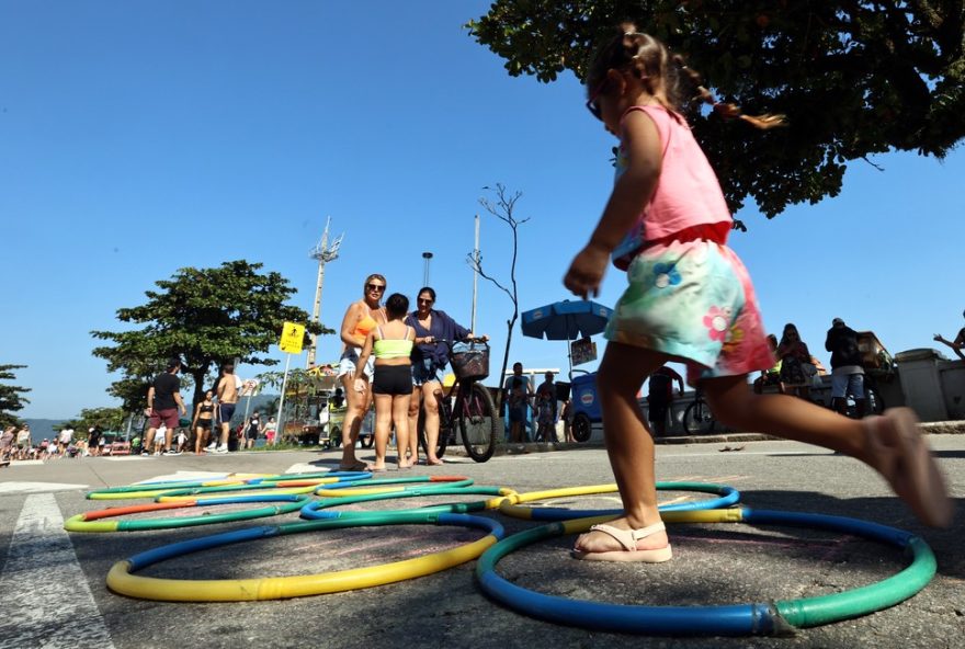 santos-interdita-trecho-da-avenida-da-praia-aos-domingos-para-lazer-com-projeto-vem-pra-orla-veja-mudancas-no-transito