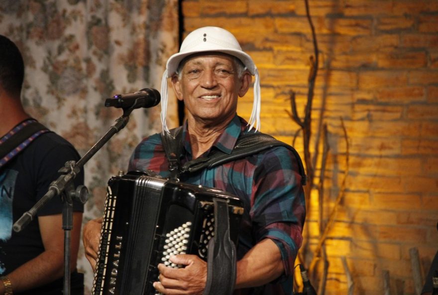 sao-joao-na-praca-em-petrolina3A-homenagem-a-sergio-do-forro-e-muita-animacao-venha-conferir-shows2C-culinaria-junina-e-diversao-para-toda-familia
