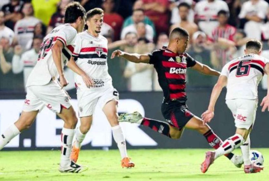 sao-paulo-arranca-empate-com-o-flamengo-na-vila2C-e-palmeiras-agradece-1 sao-paulo-arranca-empate-com-o-flamengo-na-vila2C-e-palmeiras-agradece-1