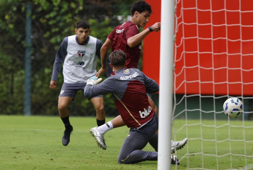 sao-paulo-de-domina-jogo-treino-com-goleada-de-6-a-0-e-destaque-para-dinenno